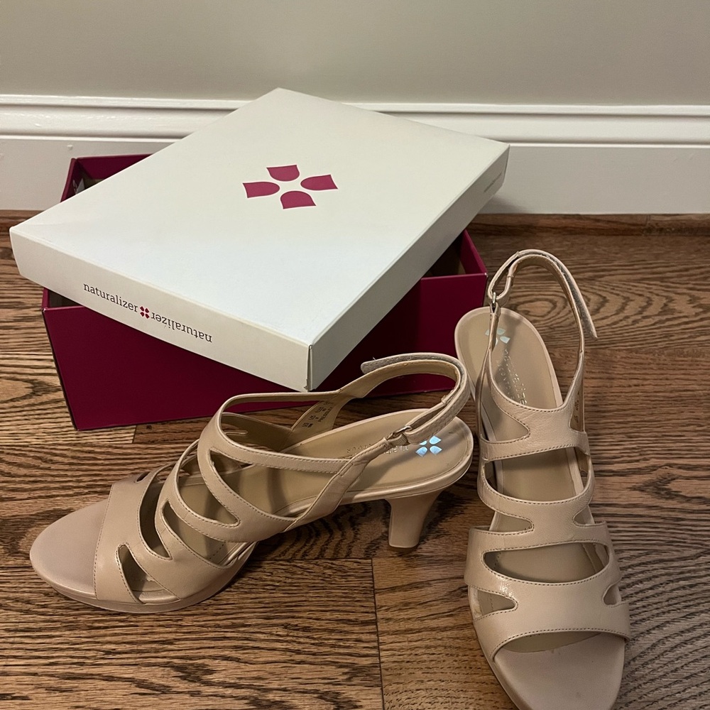 Naturalizer Women's Pressley Beige Strappy Heels sz 10